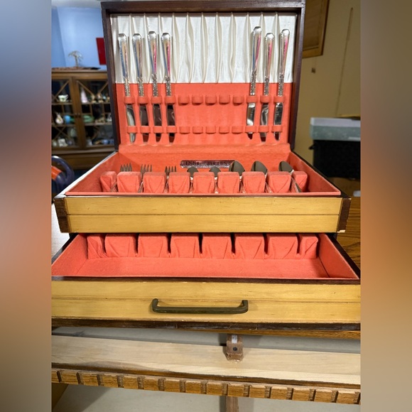 Vintage 1881 Rogers Oneida Silverware Set - Brookwood Pattern - 42 Pieces in Box - Picture 13 of 15